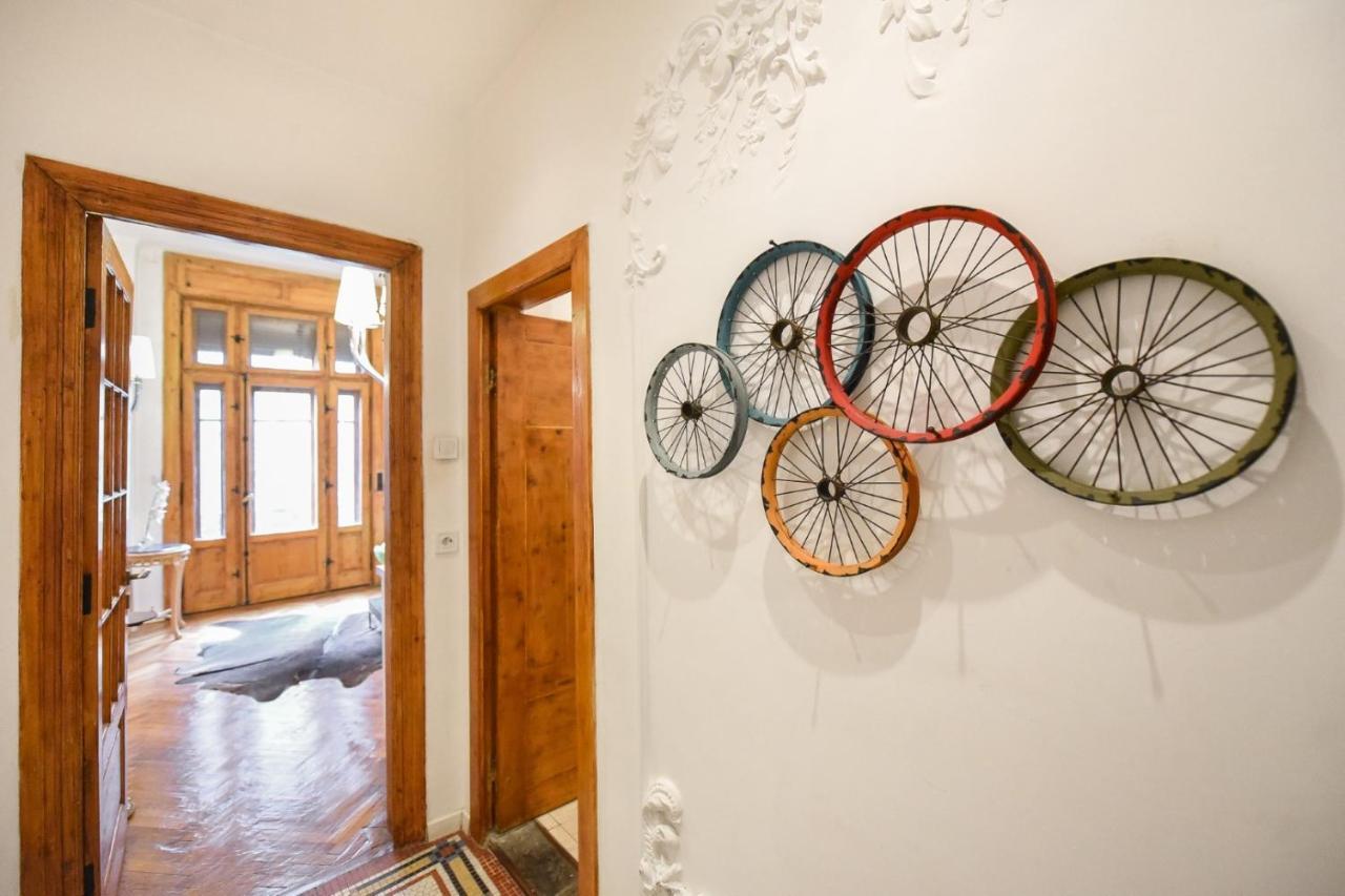Vintage Elegance, Modern Comfort: 1Br Apartment Overlooking Calea Victoriei Букурещ Екстериор снимка