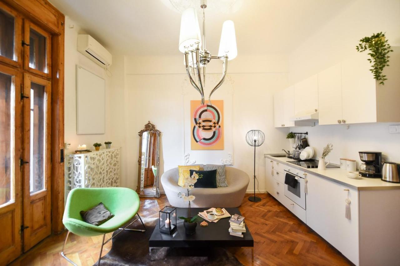 Vintage Elegance, Modern Comfort: 1Br Apartment Overlooking Calea Victoriei Букурещ Екстериор снимка
