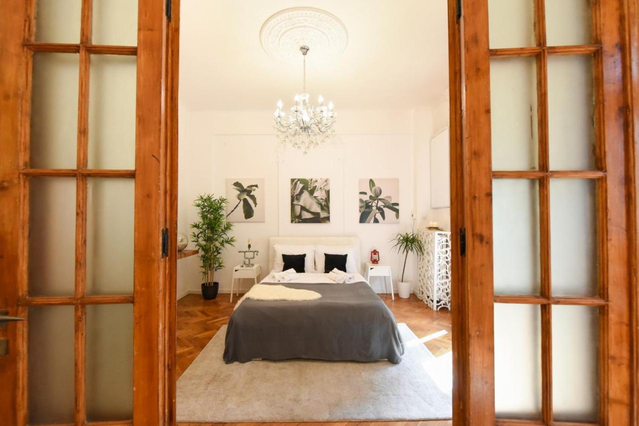 Vintage Elegance, Modern Comfort: 1Br Apartment Overlooking Calea Victoriei Букурещ Екстериор снимка