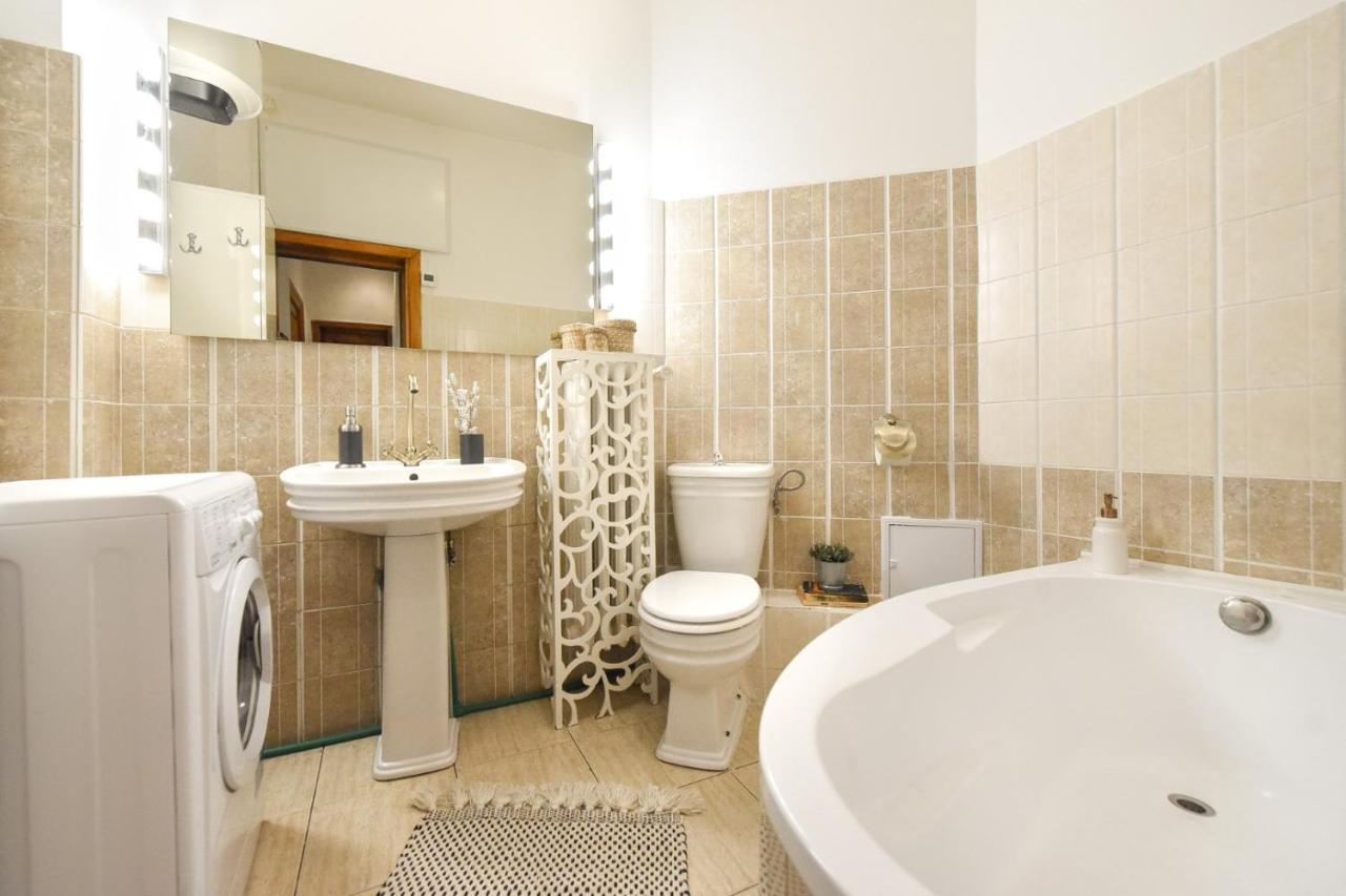 Vintage Elegance, Modern Comfort: 1Br Apartment Overlooking Calea Victoriei Букурещ Екстериор снимка
